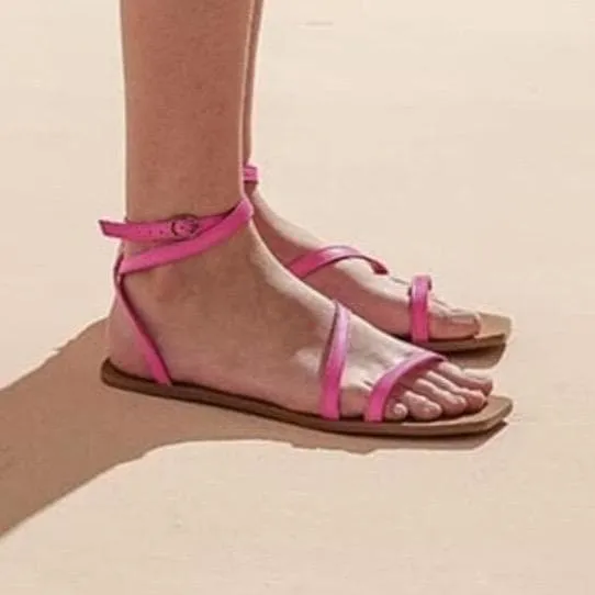 Flat vegan sandal by Arenaria - pink