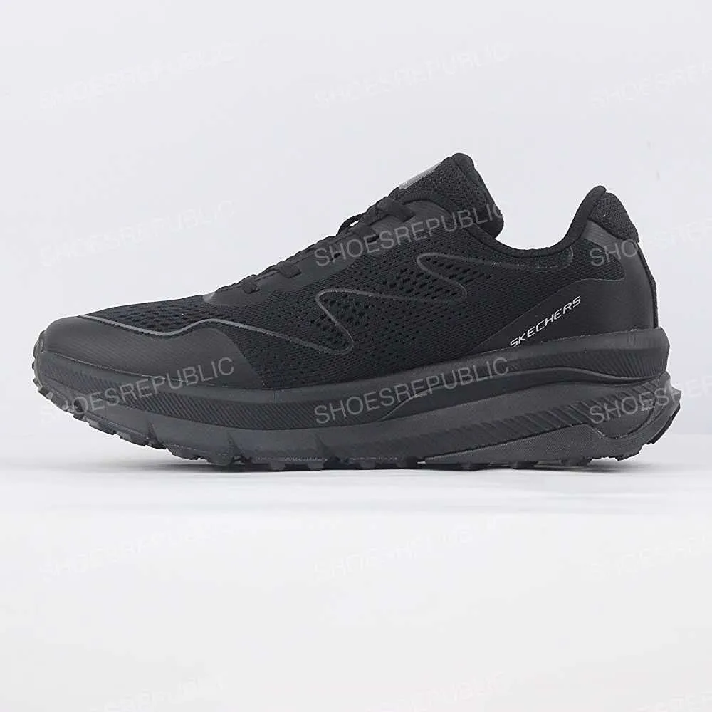 Skecherrs Outdoors Archfitt “Triple Black”