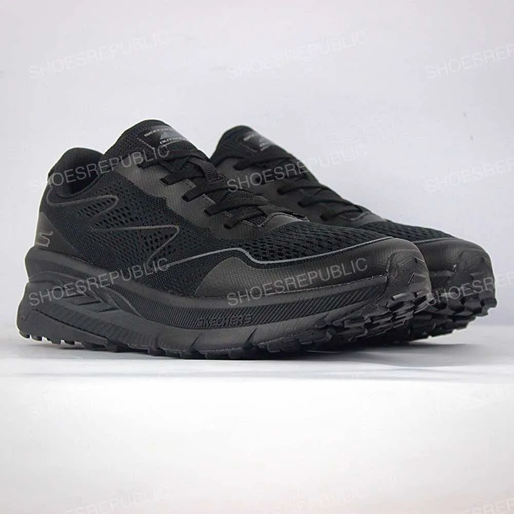 Skecherrs Outdoors Archfitt “Triple Black”